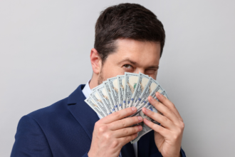 Carlos Eduardo Rosalba Padilha mostra como a governança corporativa fortalece empresas em contextos de alta competição.