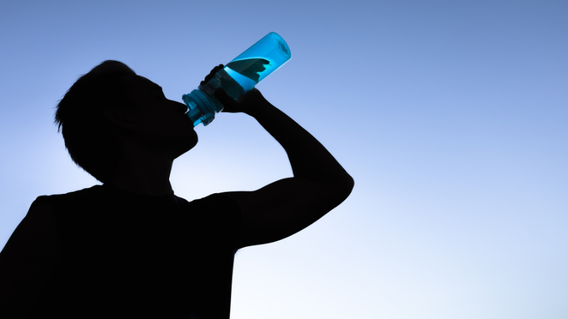 Entenda como a aclimatação ao calor pode elevar o desempenho com estratégias de exposição gradual, hidratação e segurança, com insights de Gustavo Luíz Guilherme Pinto.